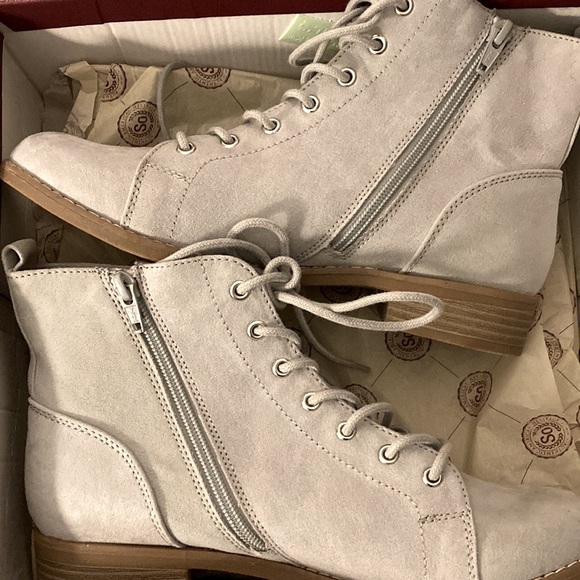 Gray Boots - Picture 3 of 5